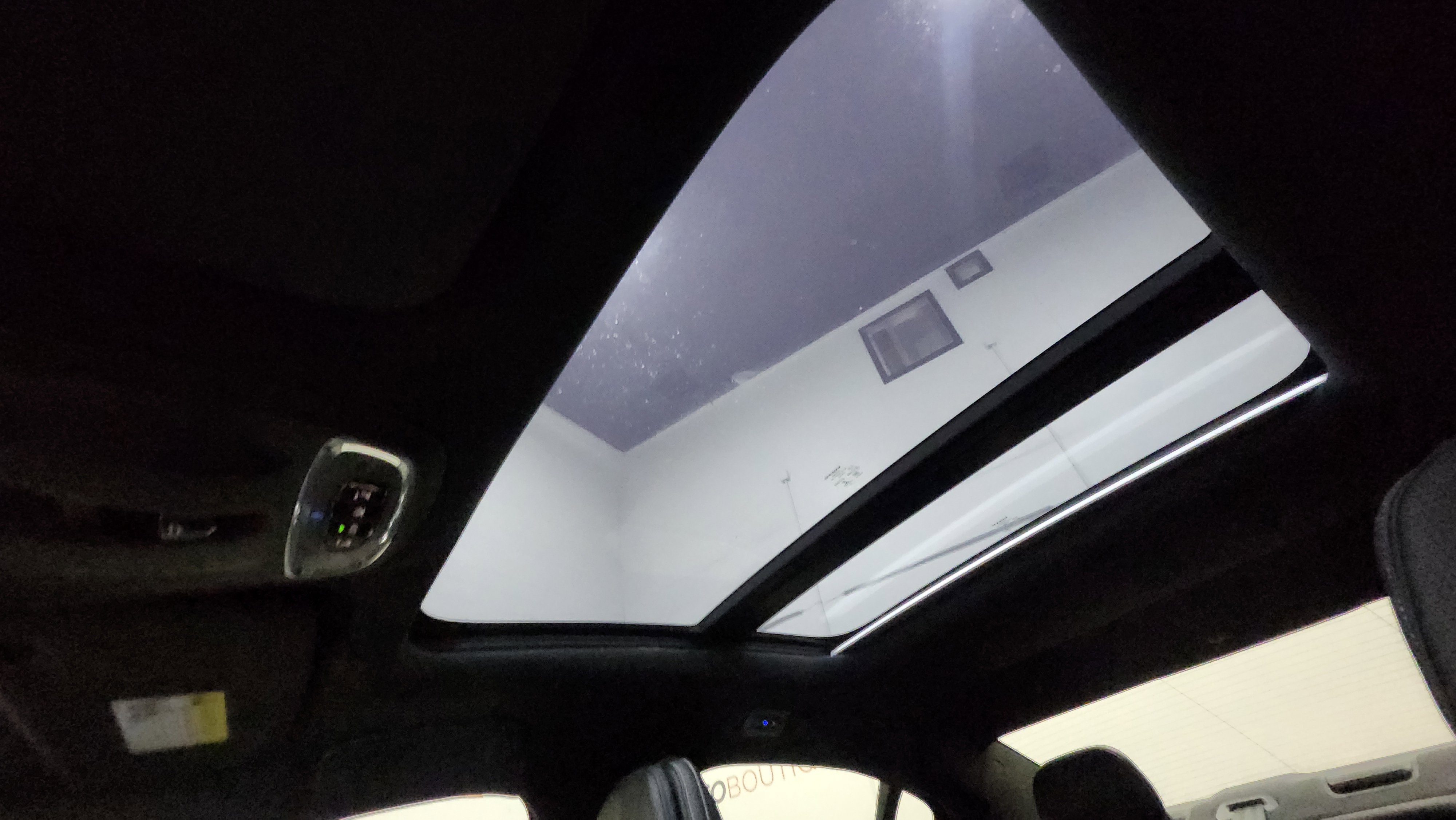 Used 2020 Volvo S60 T6 R-Design image 2