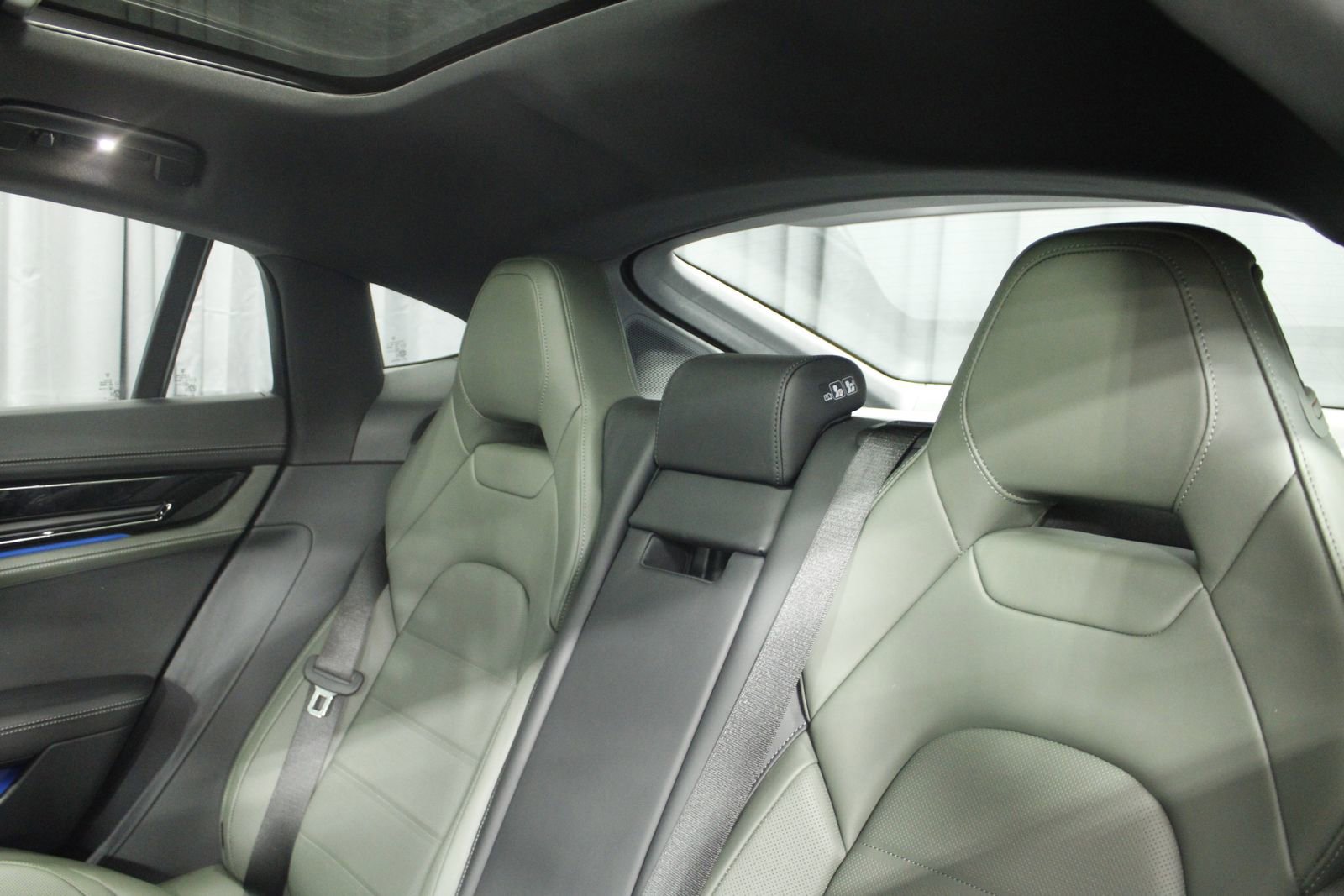 Used 2025 Porsche Panamera 4 image 6