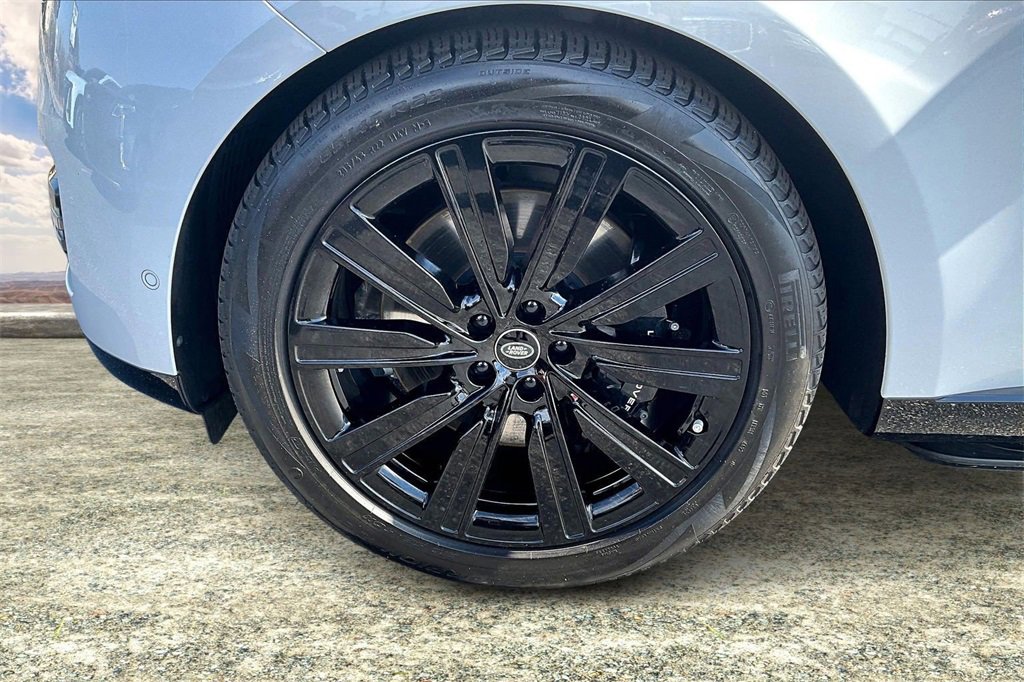 Used 2023 Land Rover Range Rover Long Wheelbase SE image 34