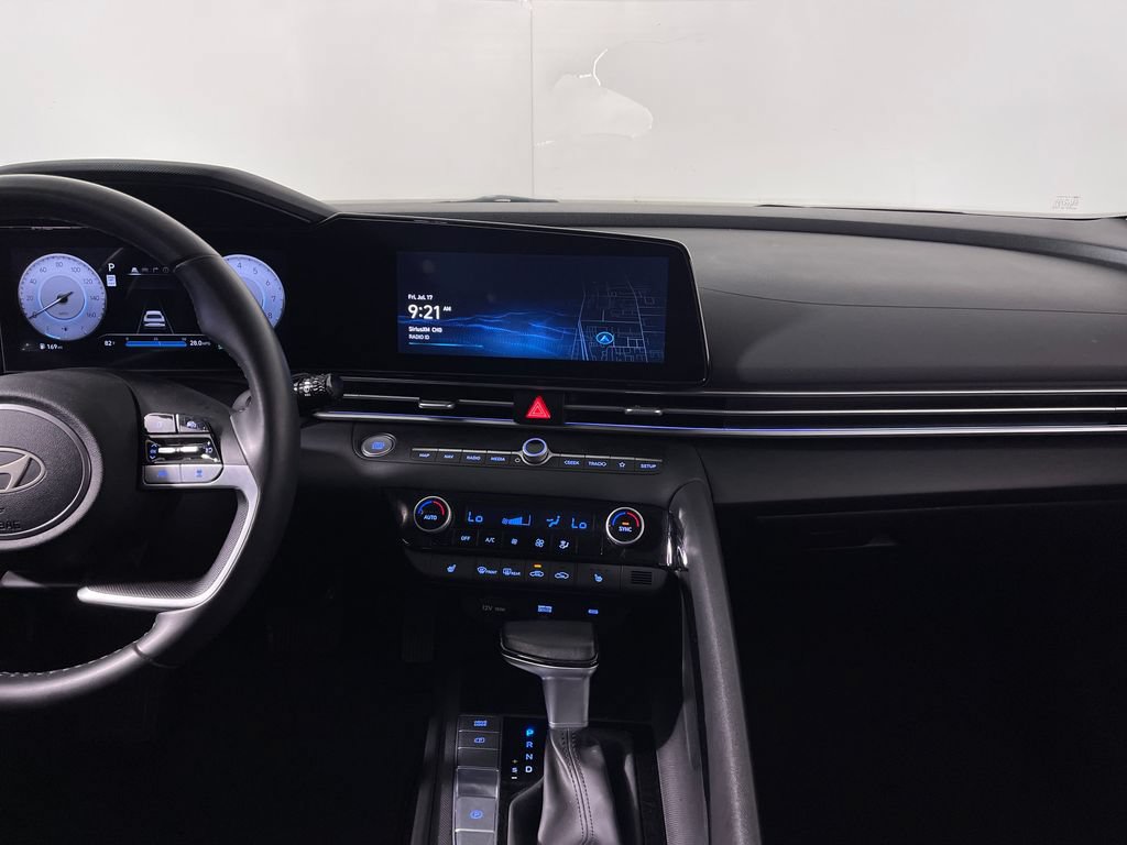 Certified 2025 Hyundai Elantra SEL FWD image 16