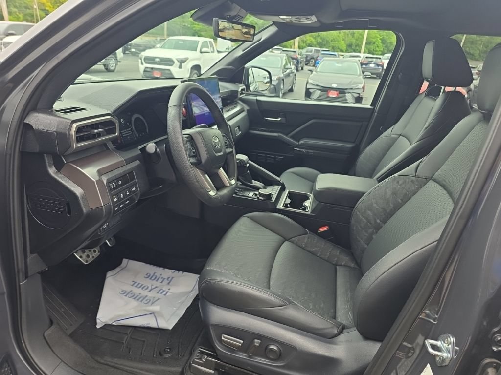 Used 2024 Toyota Tacoma TRD Sport AWD/4WD image 15