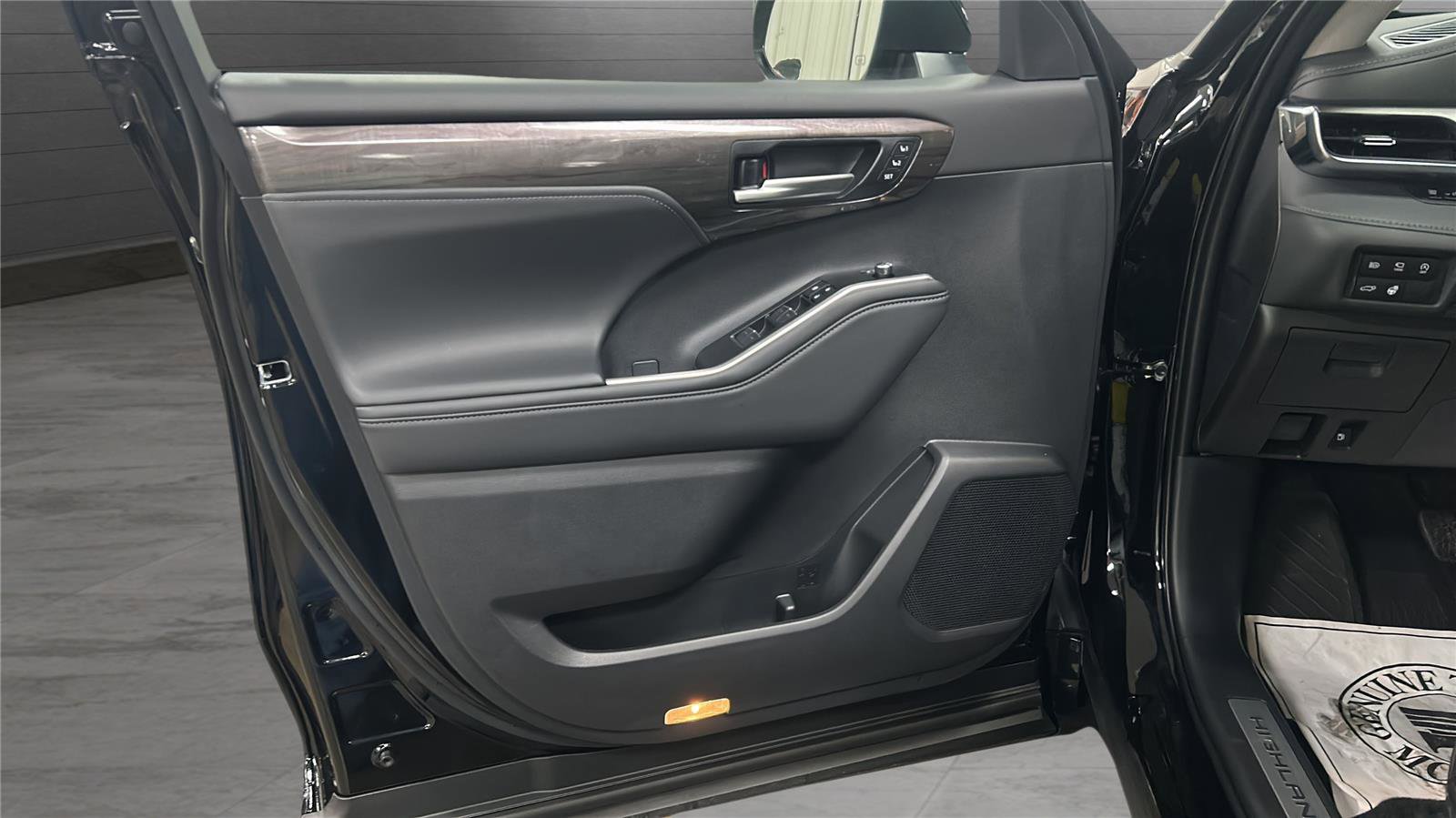 New 2026 Toyota Highlander Limited image 16