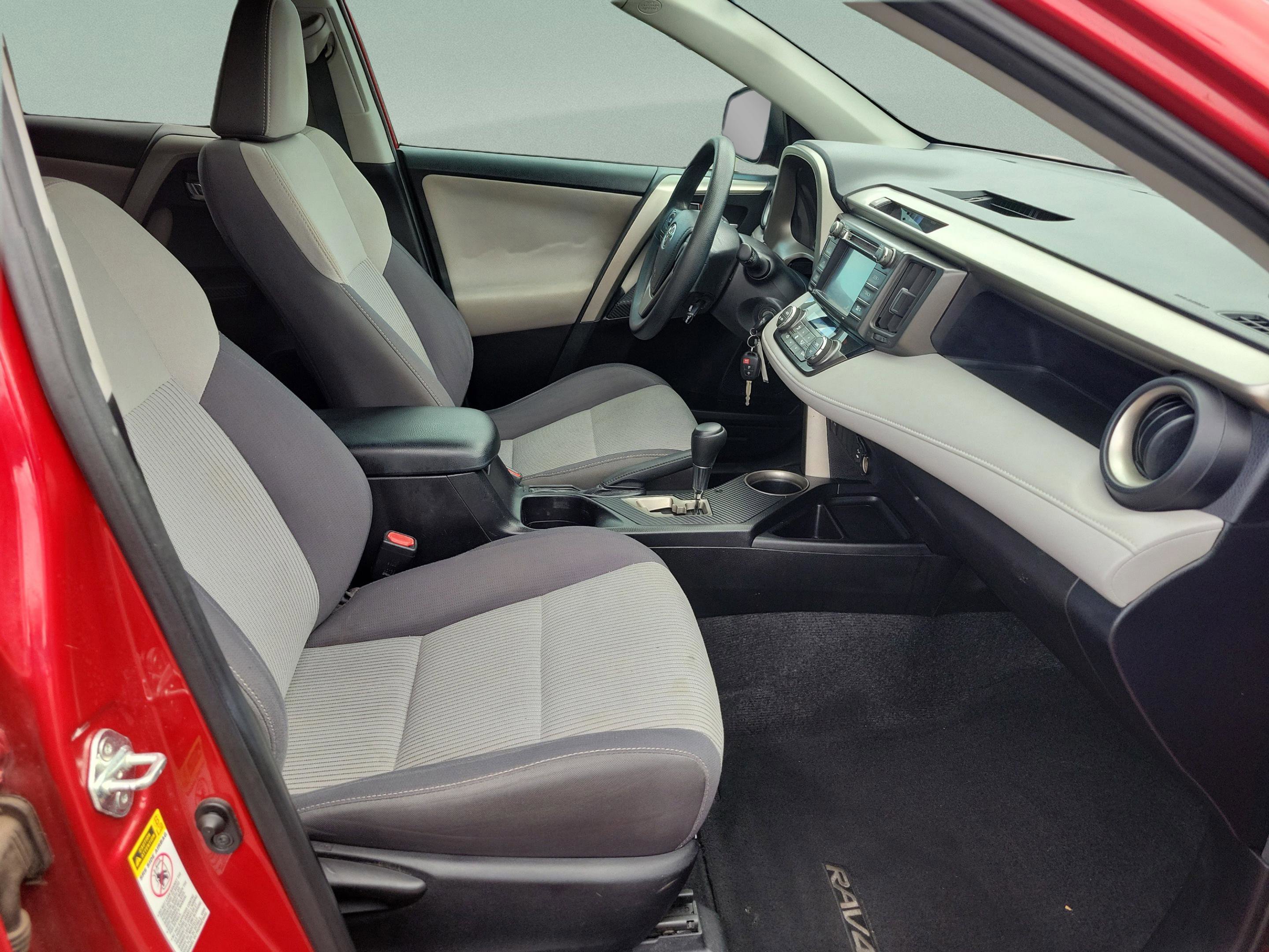 Used 2015 Toyota RAV4 XLE image 19