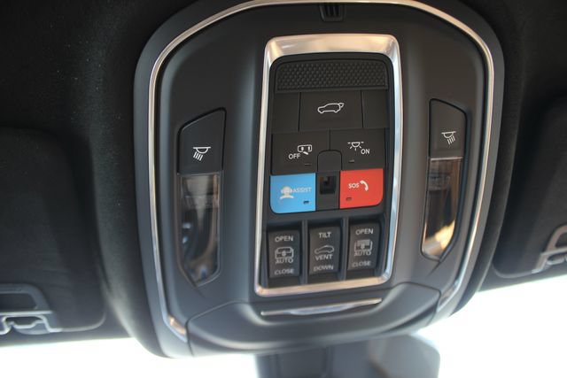 Used 2025 Jeep Grand Cherokee Summit AWD/4WD image 13