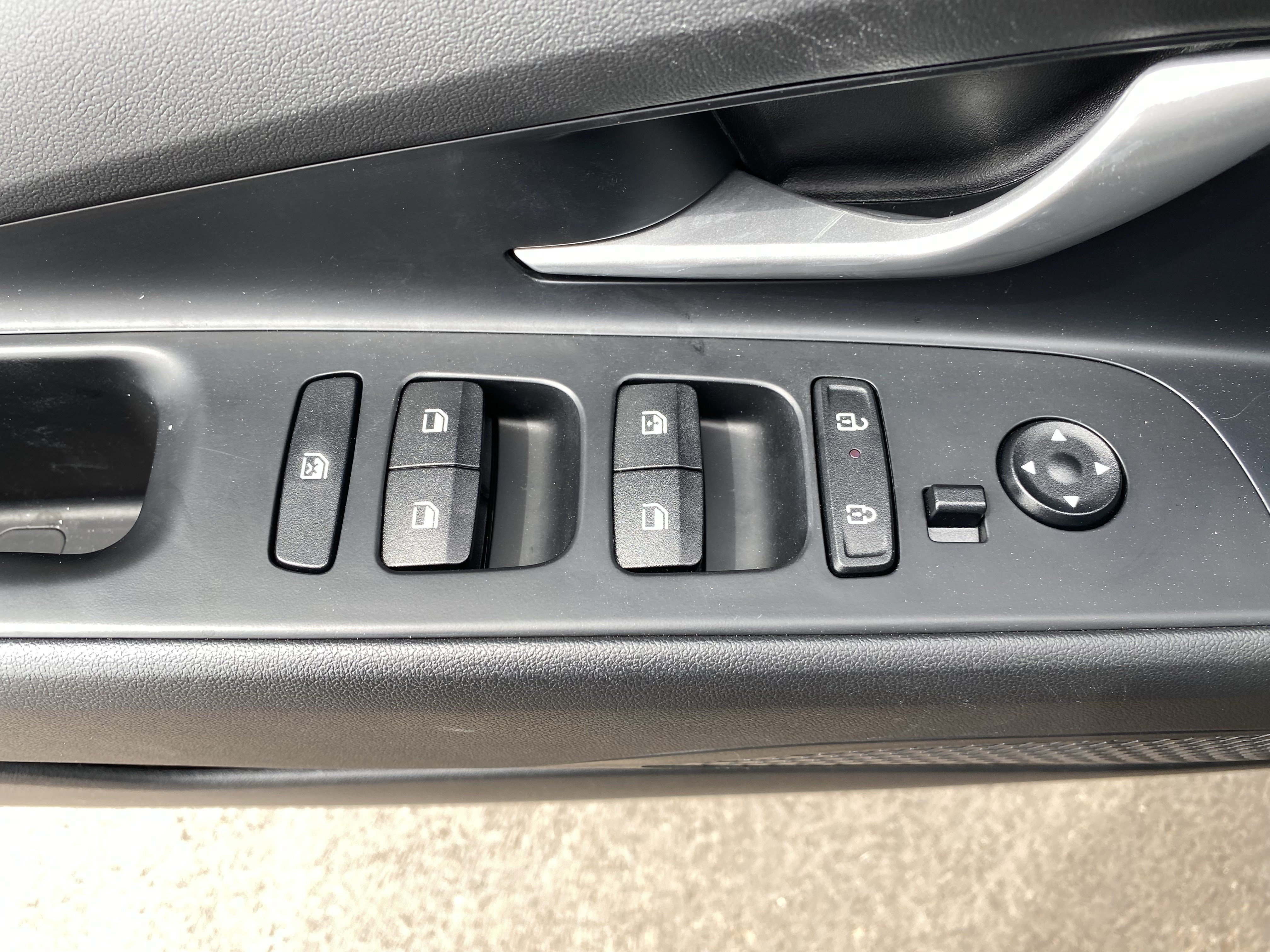 Certified 2024 Hyundai Elantra Limited FWD image 18