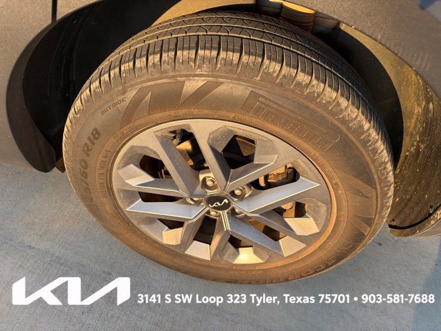 Used 2024 Kia Telluride LX FWD image 8