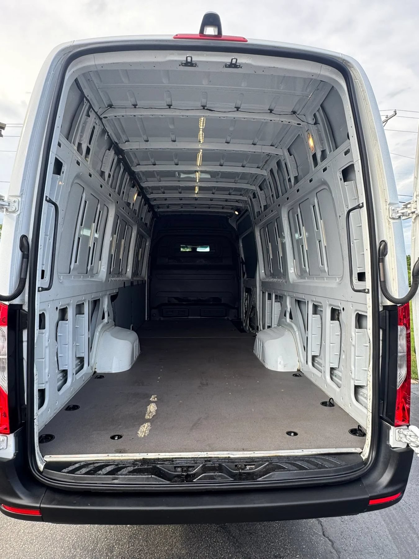 Used 2020 Mercedes-Benz Sprinter 3500 w/ Driver Convenience Package image 22