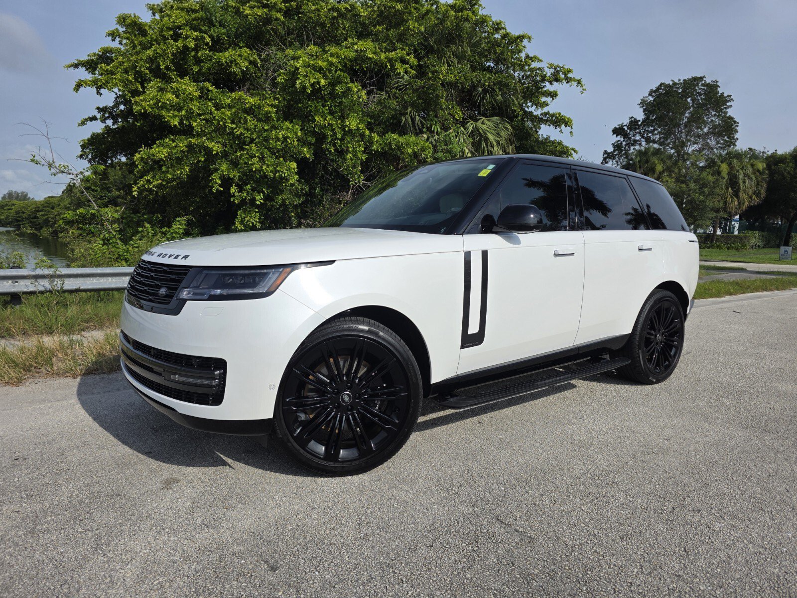 Certified 2025 Land Rover Range Rover Autobiography AWD/4WD video 1