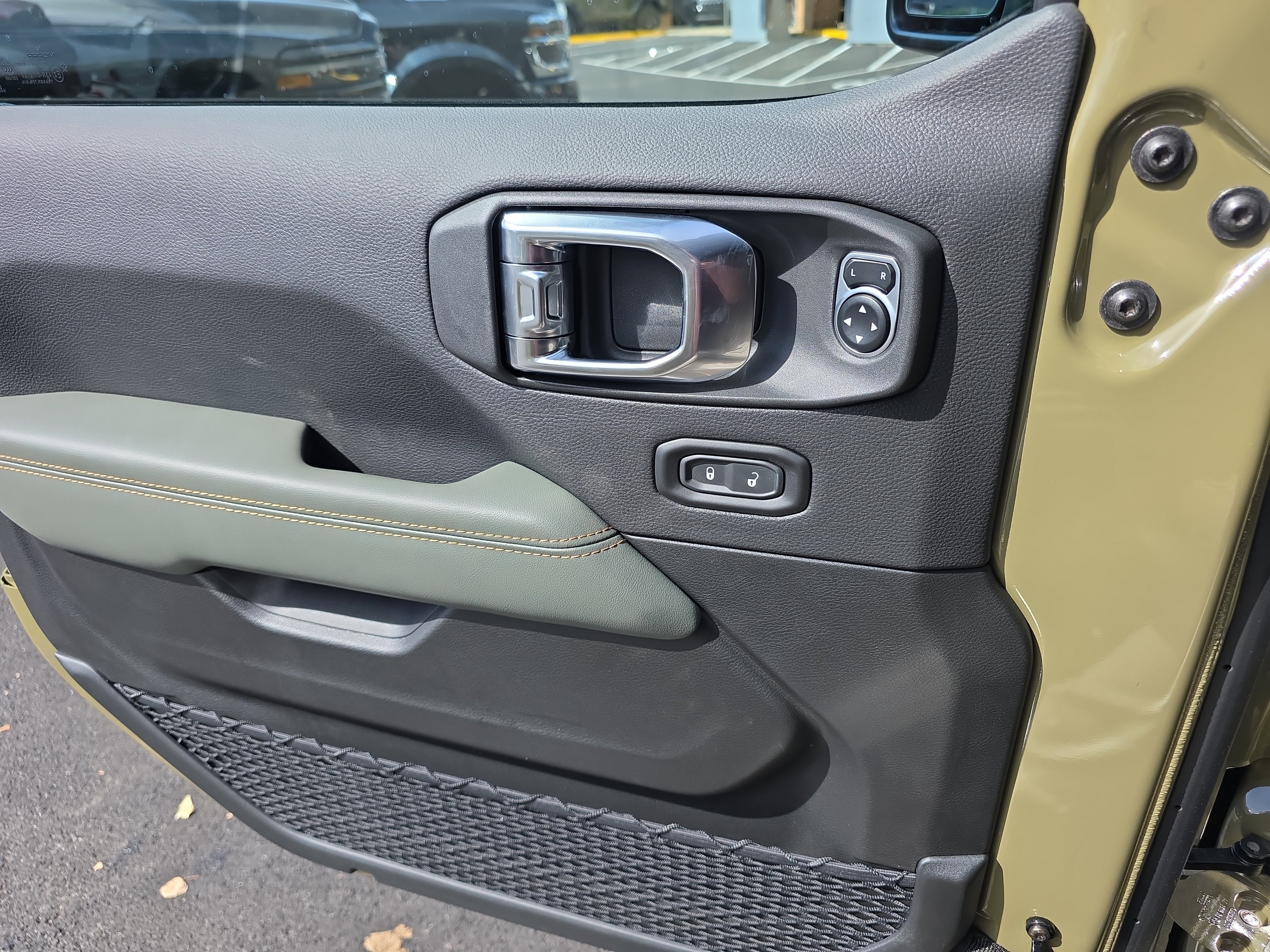 New 2025 Jeep Gladiator Mojave image 13