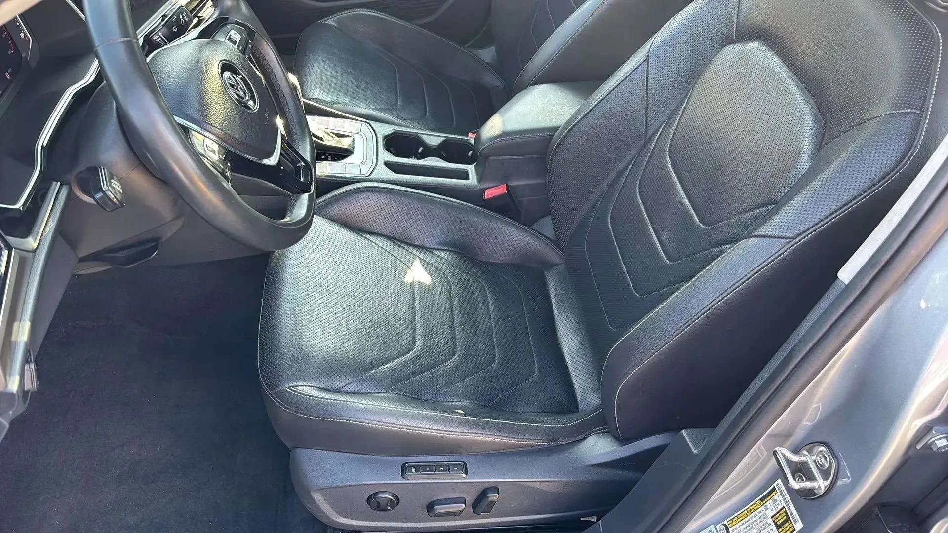 Used 2020 Volkswagen Jetta SEL Premium image 13