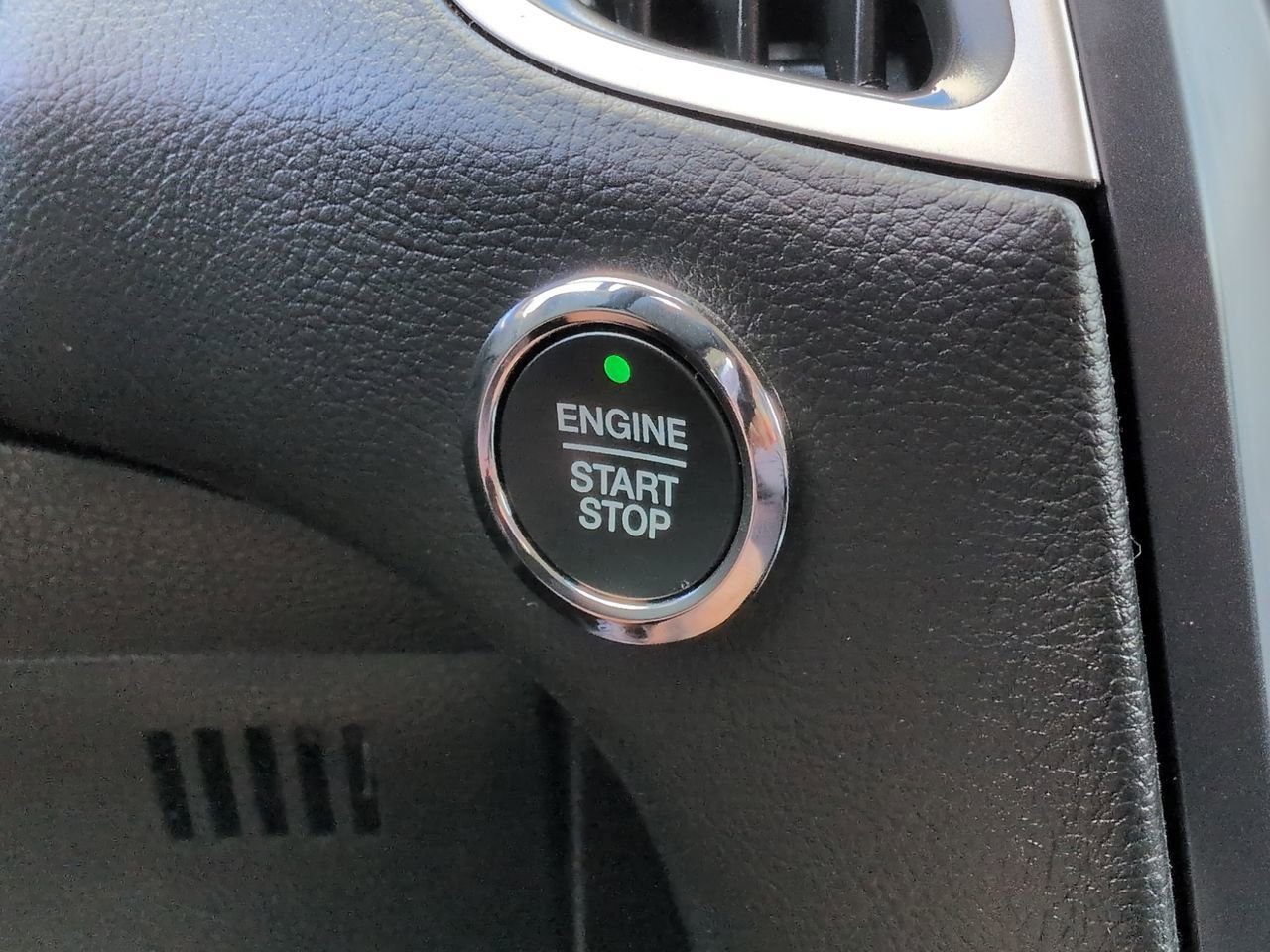 Certified 2022 Ford Edge SE w/ Black Appearance Package image 26