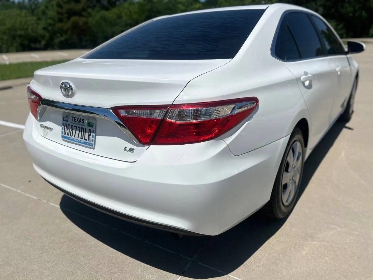 Used 2016 Toyota Camry LE FWD image 6