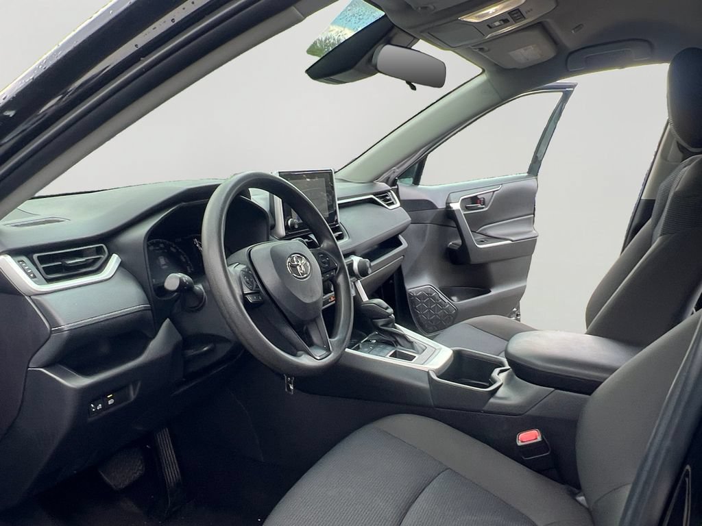 Used 2025 Toyota RAV4 LE AWD/4WD image 9