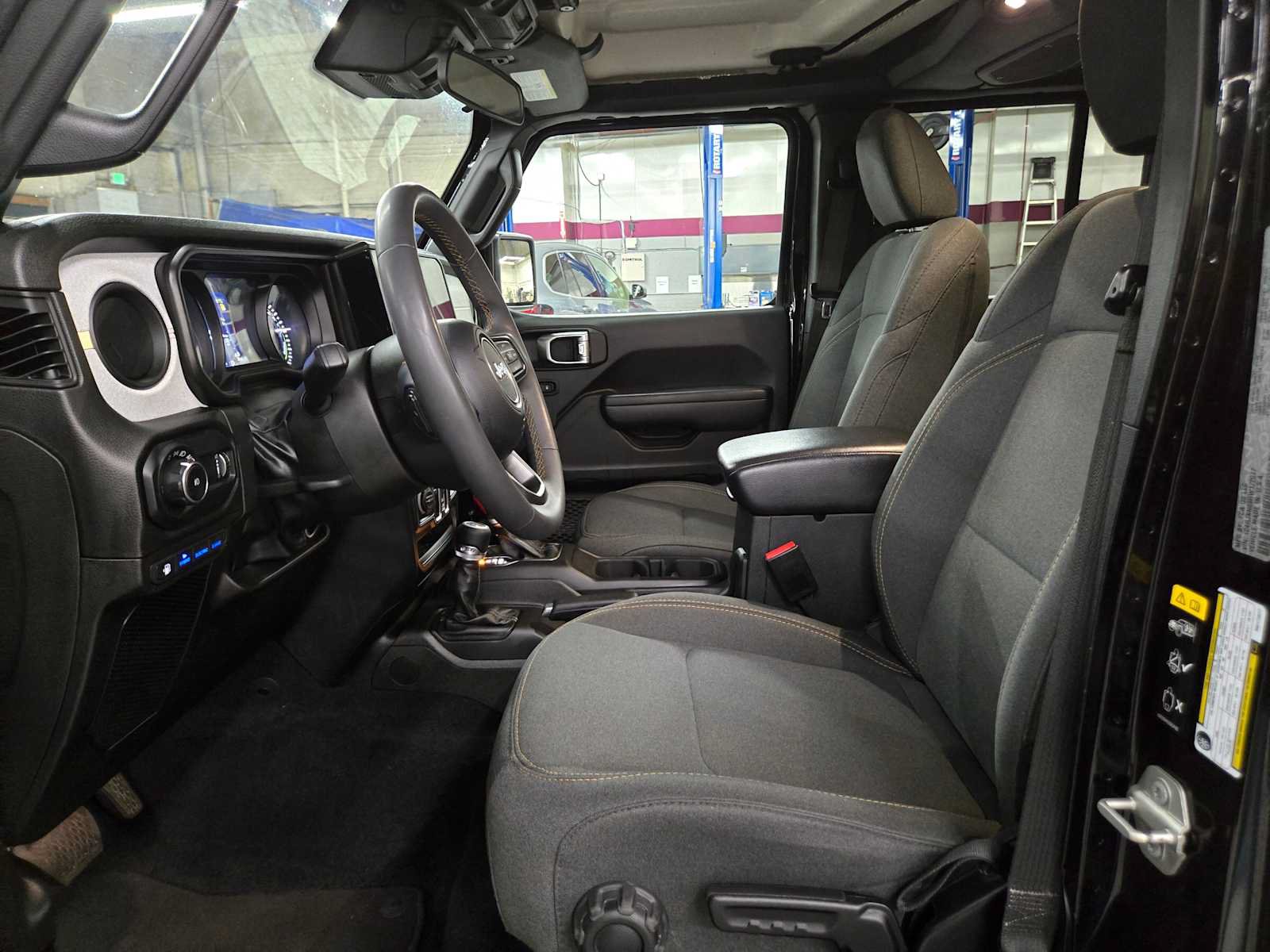 Used 2024 Jeep Wrangler Unlimited AWD/4WD image 21