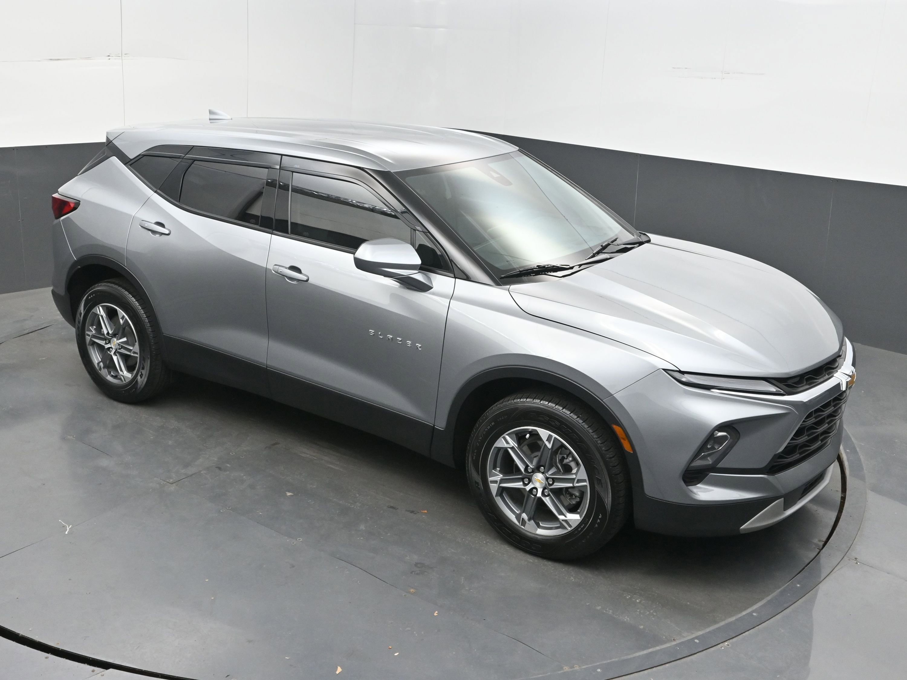 Used 2023 Chevrolet Blazer LT FWD image 32