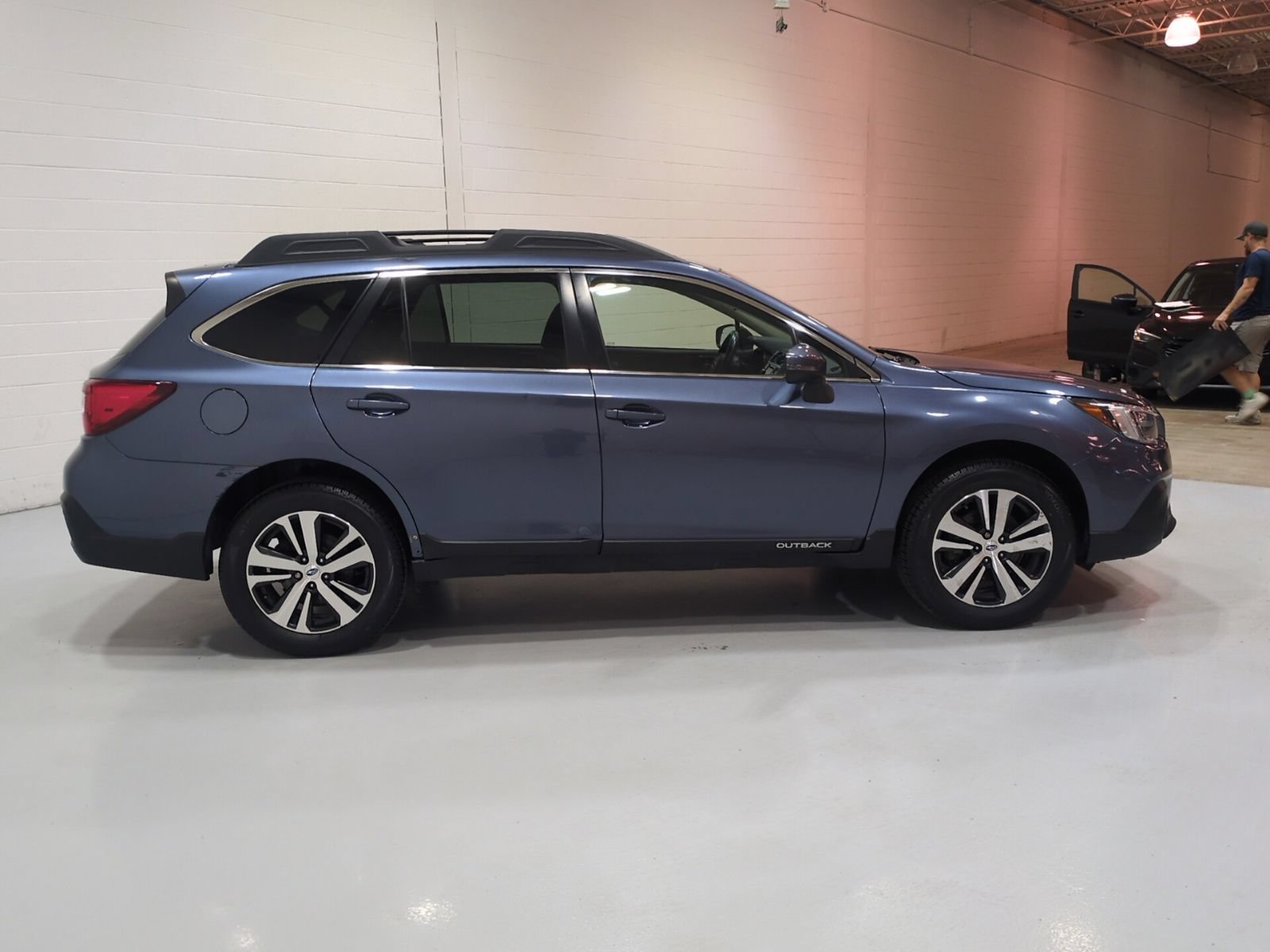 Used 2018 Subaru Outback 2.5i Limited AWD/4WD image 2