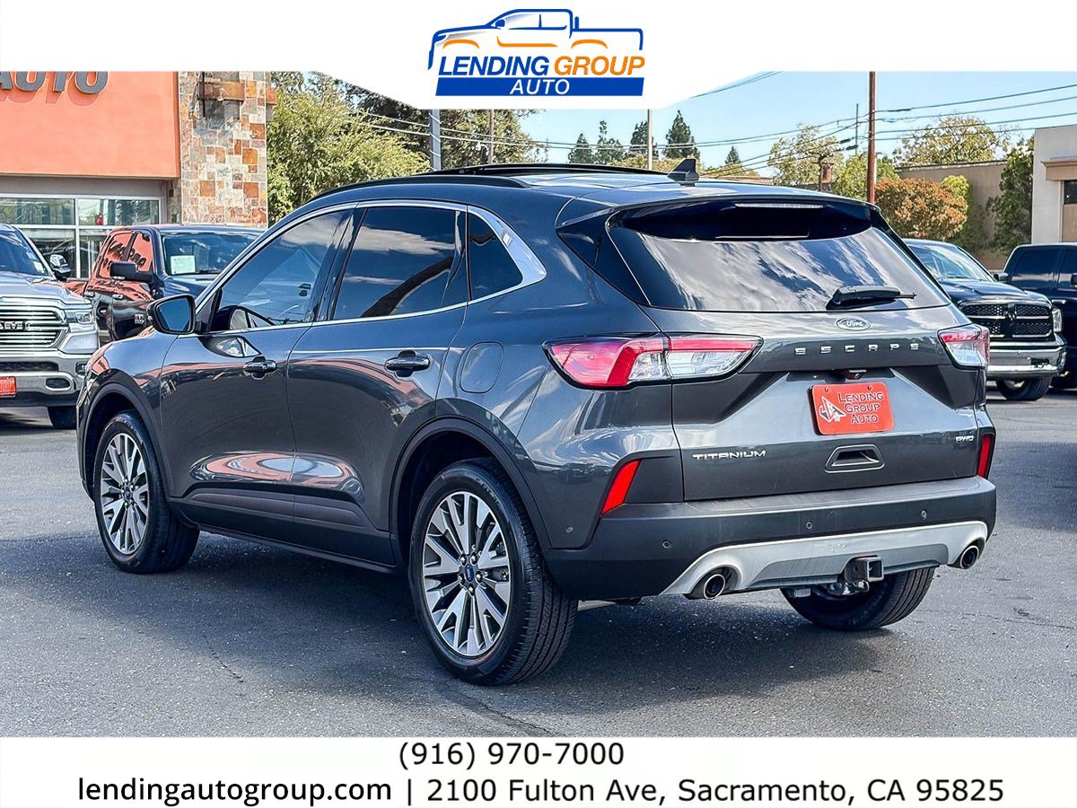 Used 2020 Ford Escape Titanium w/ Titanium Premium Package 2.0 AWD/4WD image 2