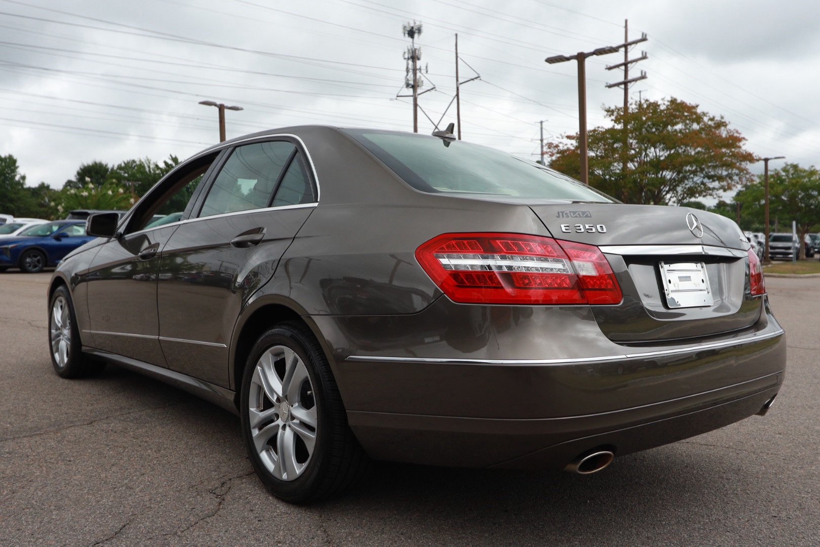Used 2011 Mercedes-Benz E 350 4MATIC Sedan image 3