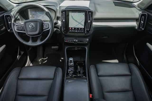 Certified 2025 Volvo XC40 B5 Plus AWD/4WD image 21