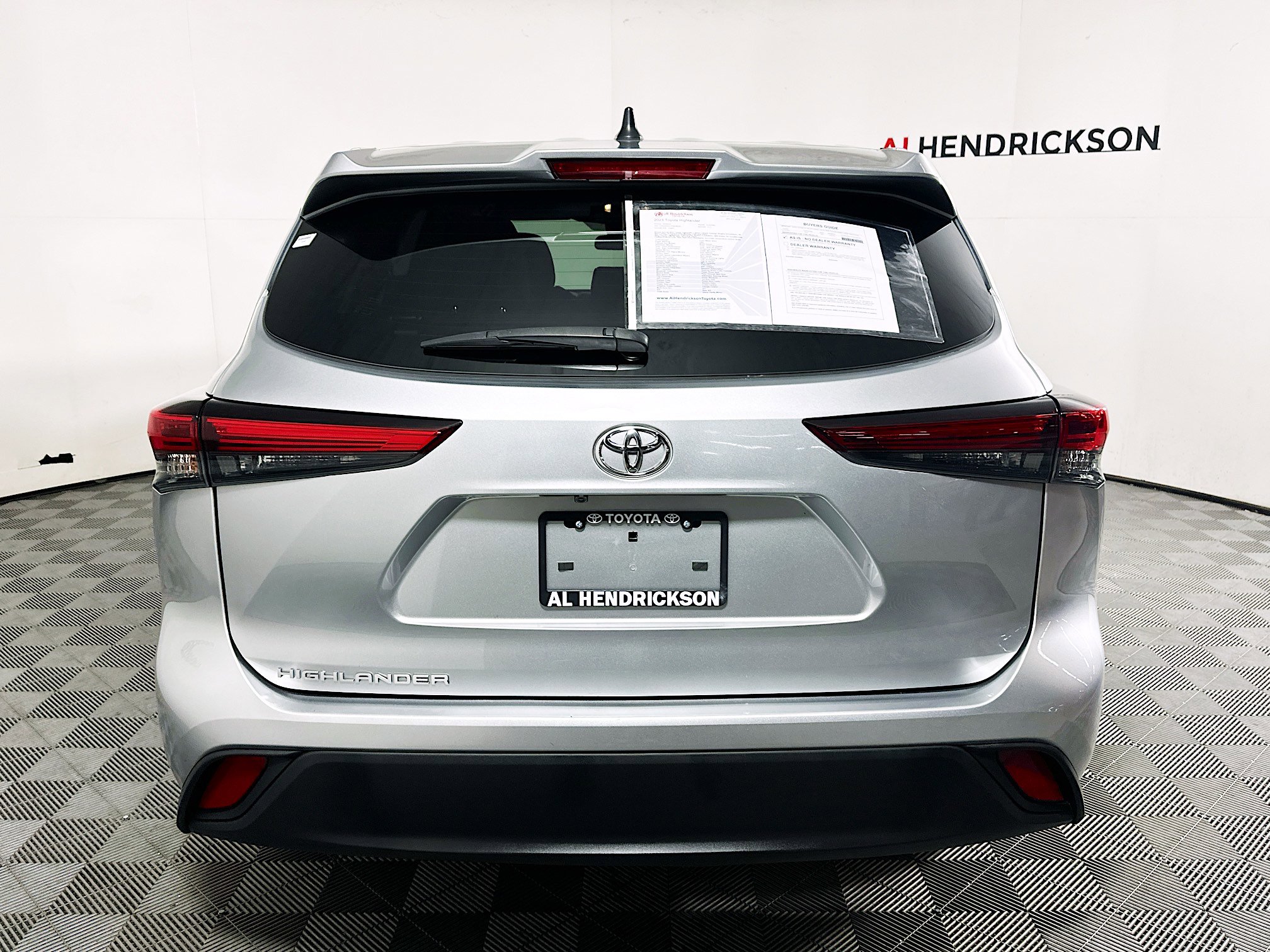 Used 2023 Toyota Highlander L image 4