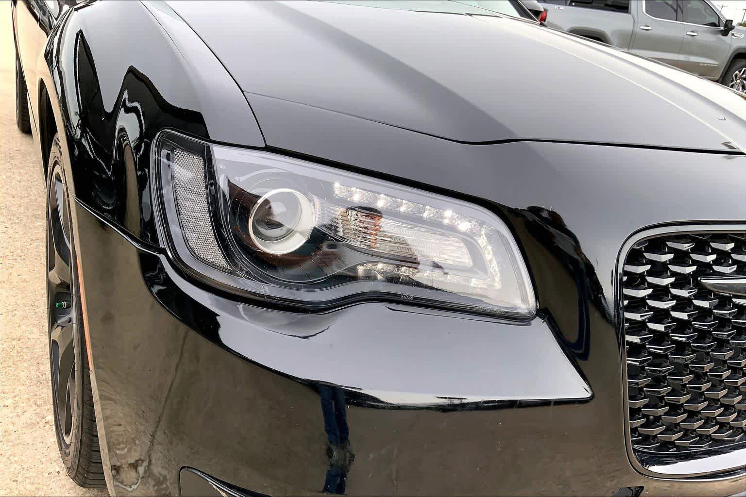 Used 2023 Chrysler 300 Touring w/ Sport Appearance Package RWD image 26