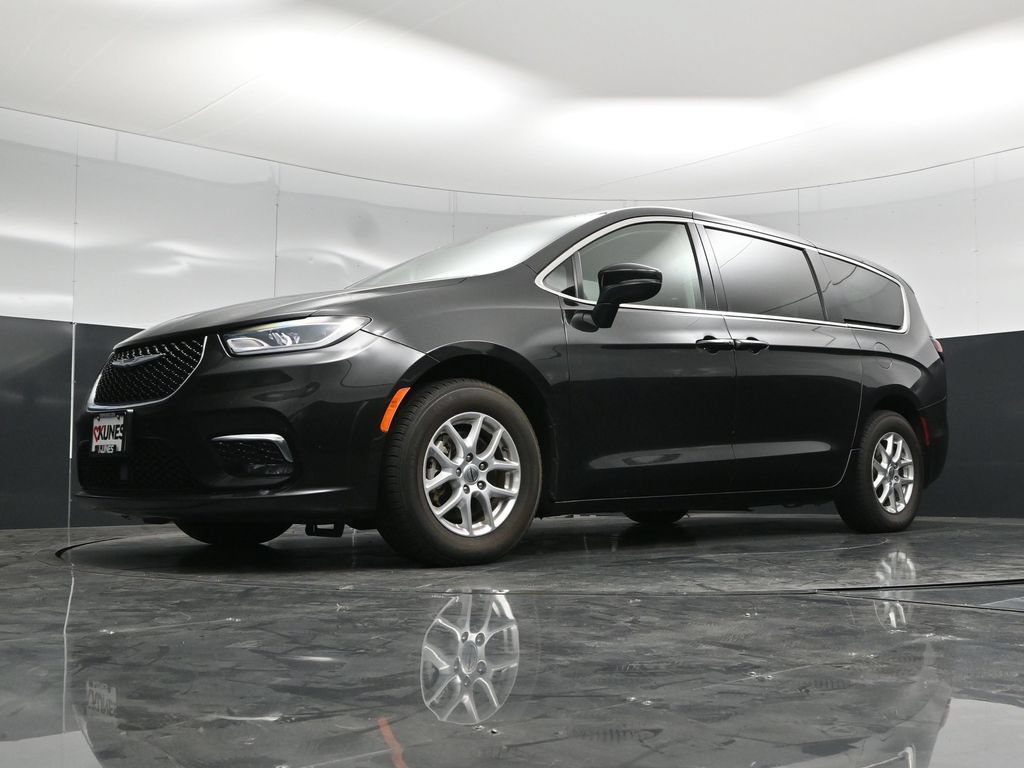 Used 2023 Chrysler Pacifica Touring-L FWD image 58