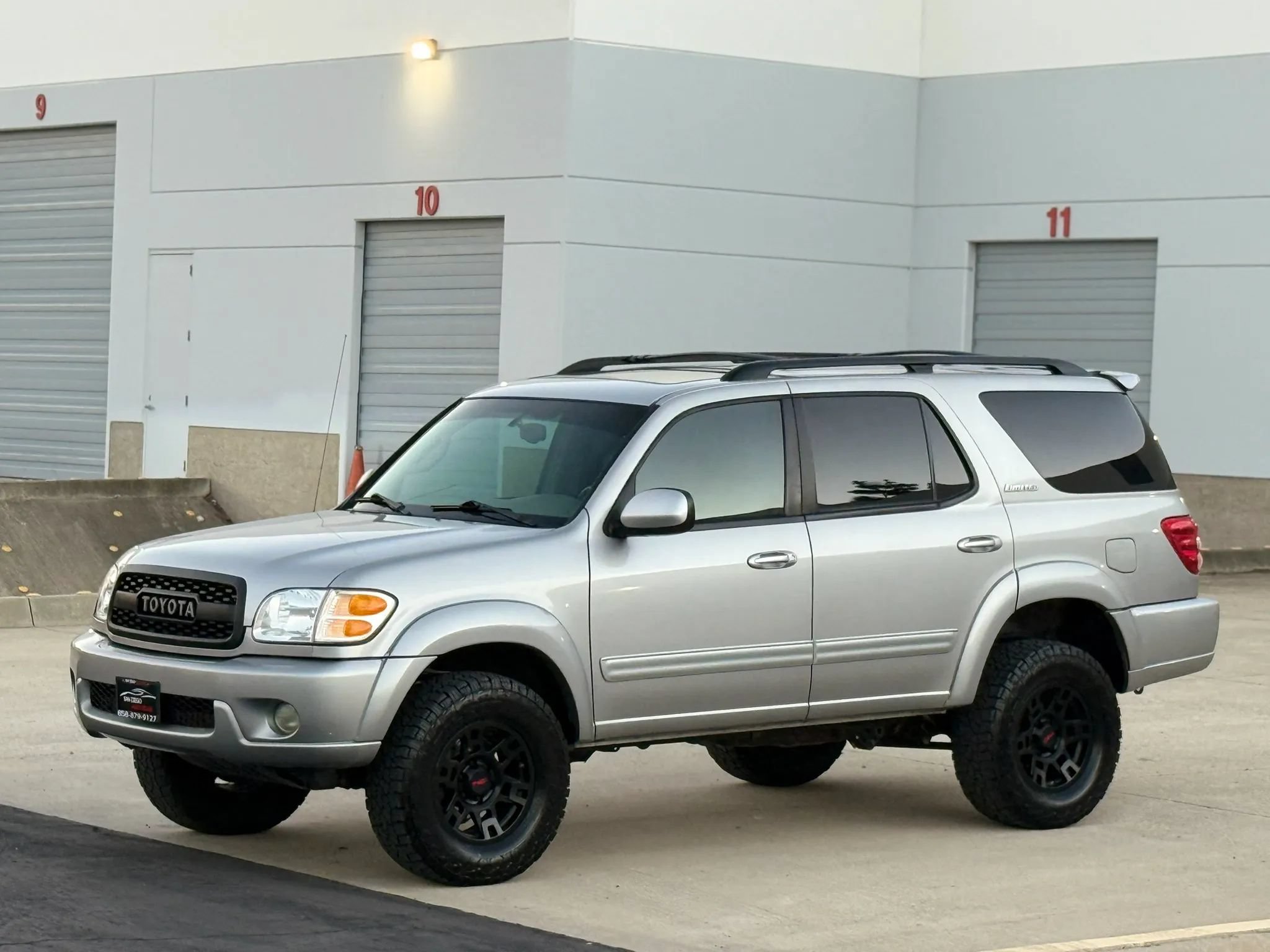 Used 2004 Toyota Sequoia Limited AWD/4WD image 1
