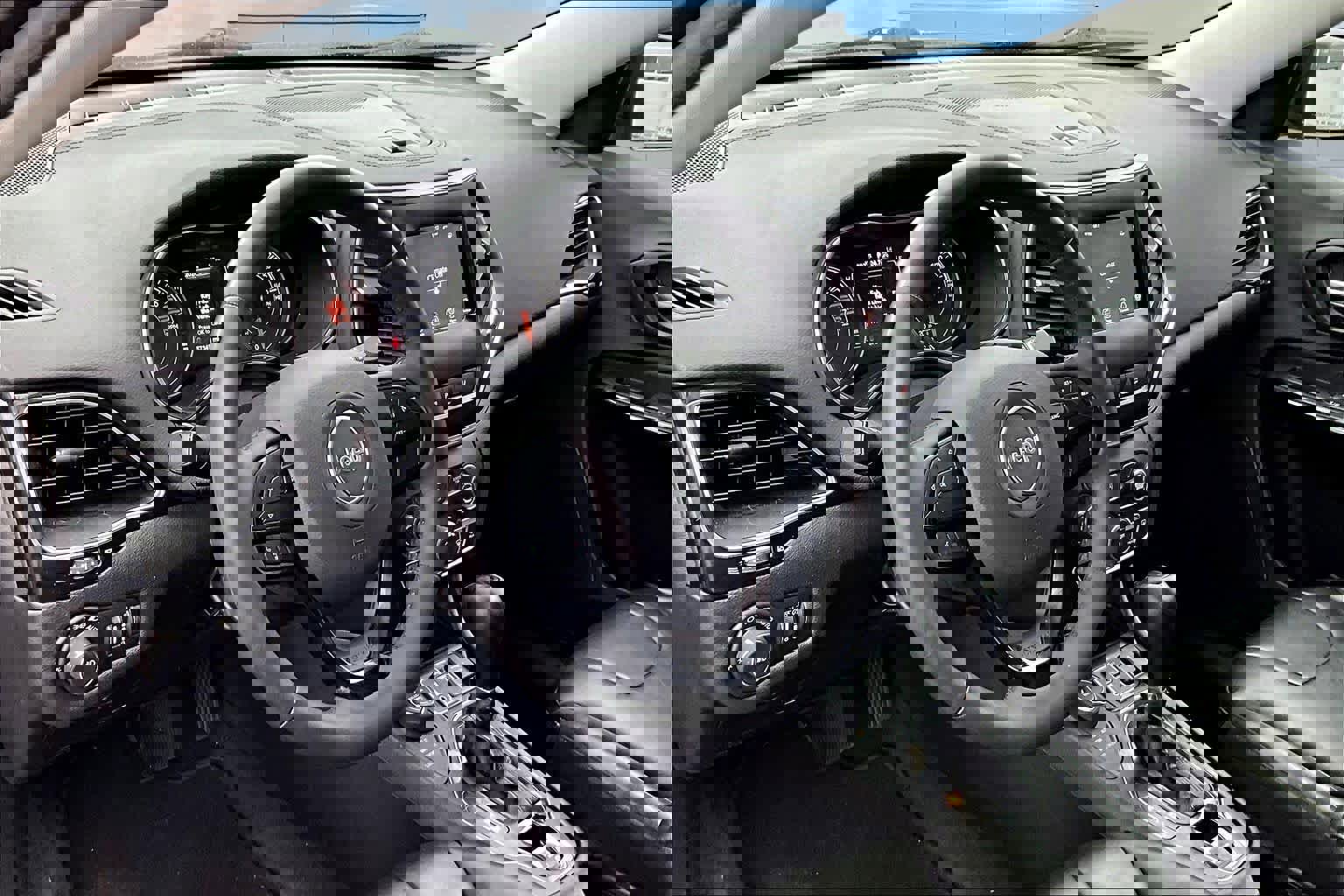 Used 2021 Jeep Cherokee Altitude image 2