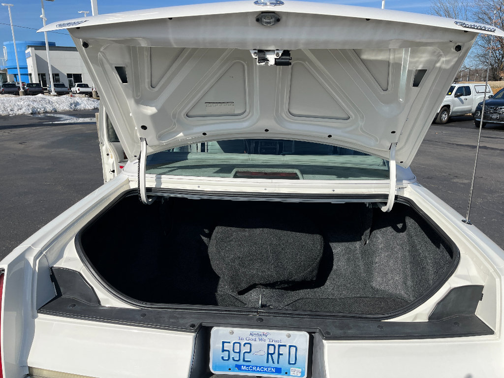 Used 1993 Cadillac Fleetwood Sedan RWD image 31