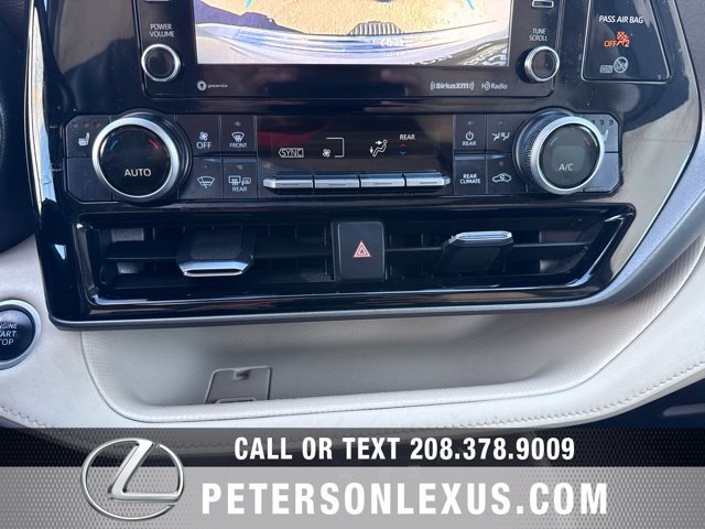 Used 2020 Toyota Highlander XLE AWD/4WD image 15