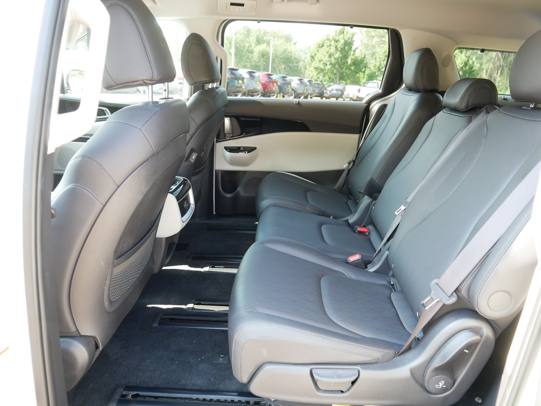 Certified 2024 Kia Carnival EX FWD image 36