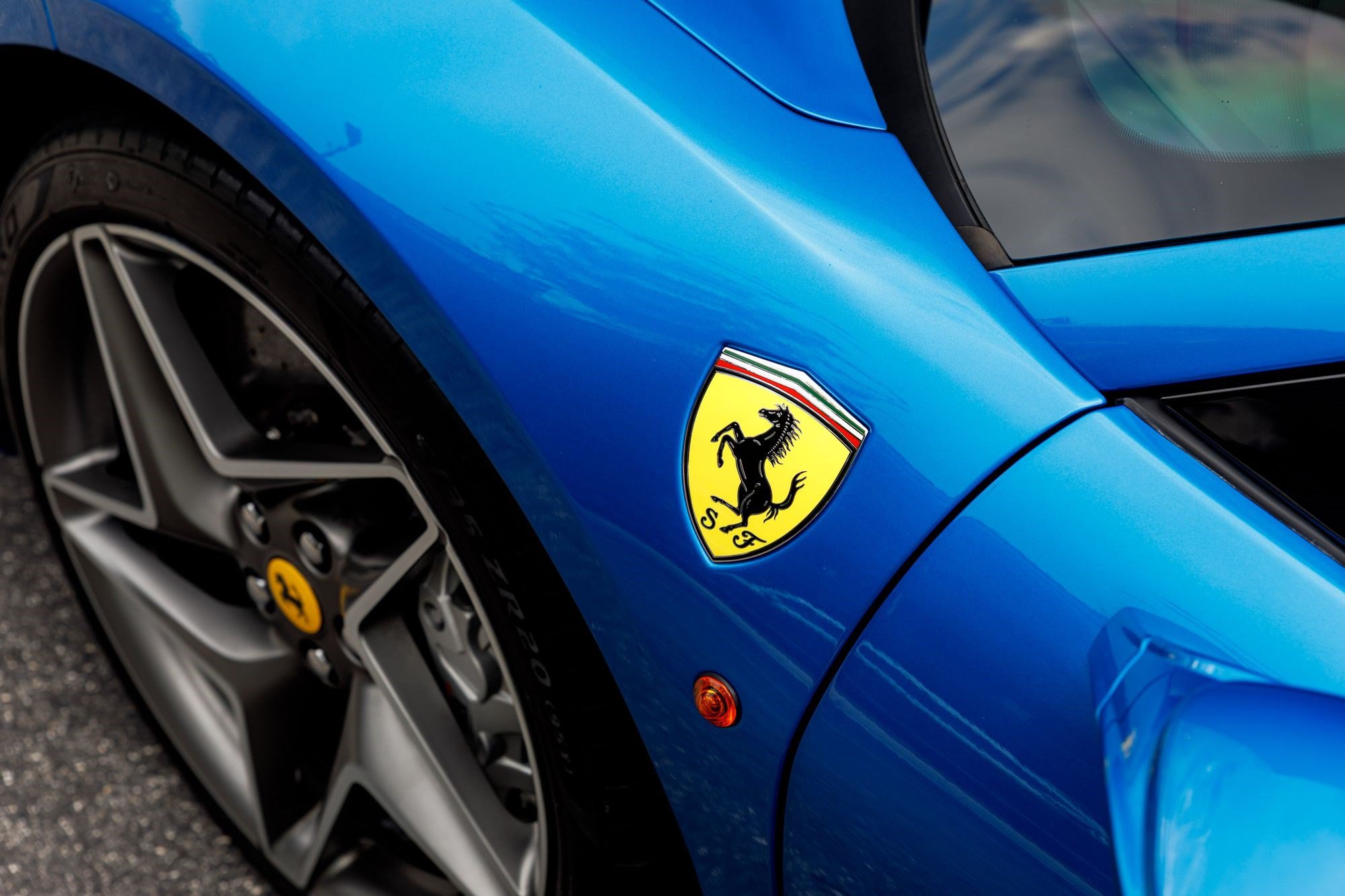 Used 2019 Ferrari 488 Spider RWD image 15