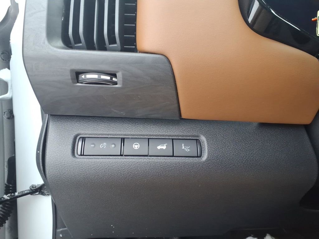 New 2026 Nissan Pathfinder Platinum image 18