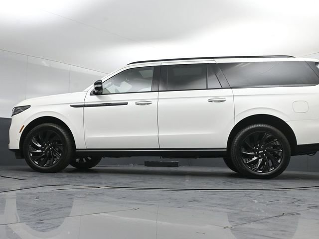 Used 2025 Lincoln Navigator L Reserve w/ Jet Appearance Package image 37