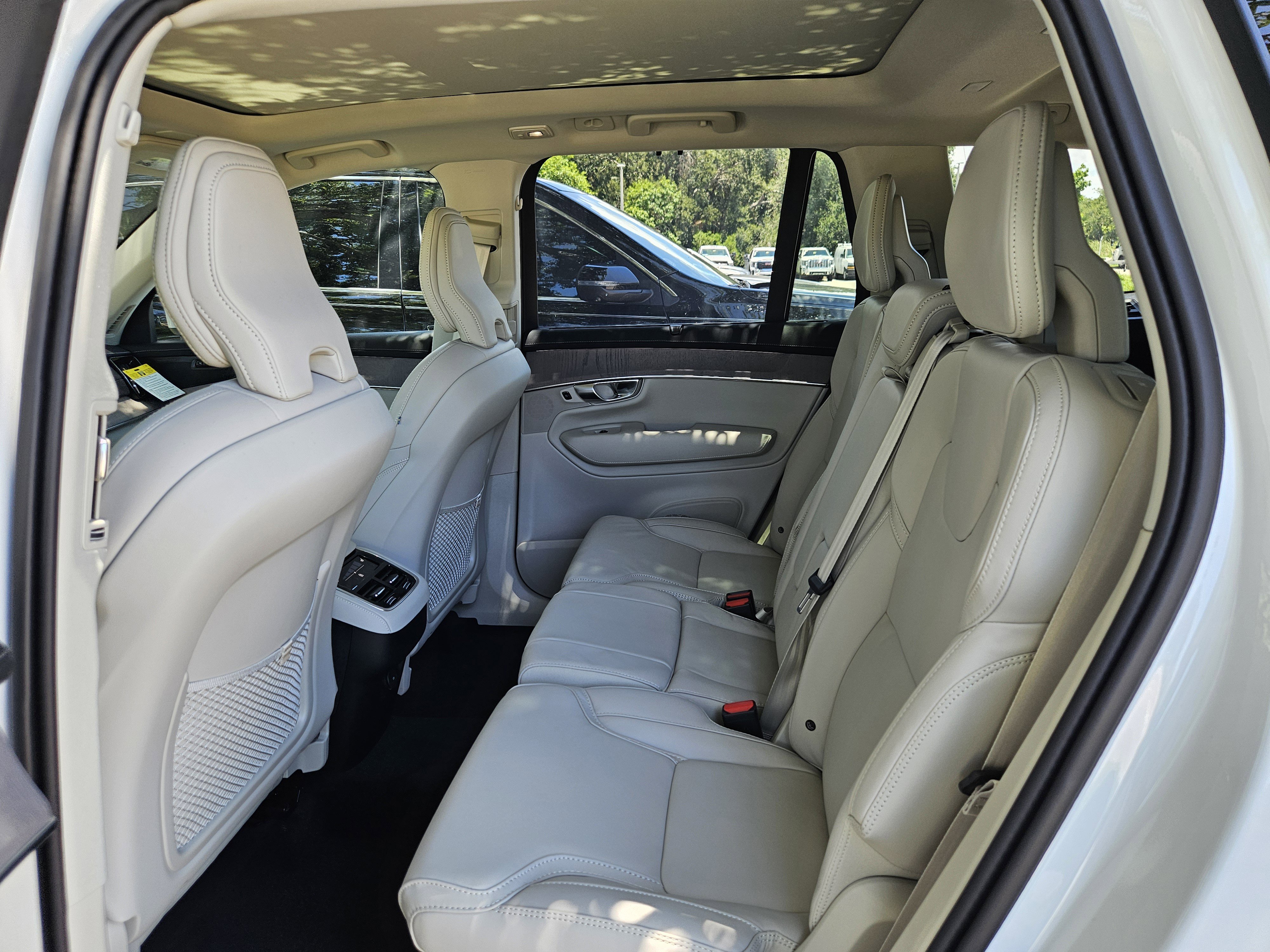 New 2026 Volvo XC90 B6 Ultra image 18
