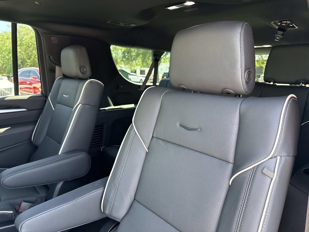 New 2026 Cadillac Escalade ESV Luxury AWD/4WD image 14