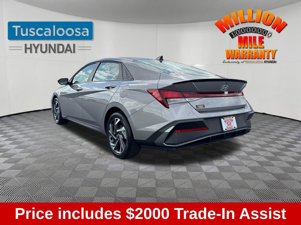 Used 2025 Hyundai Elantra Sport image 5