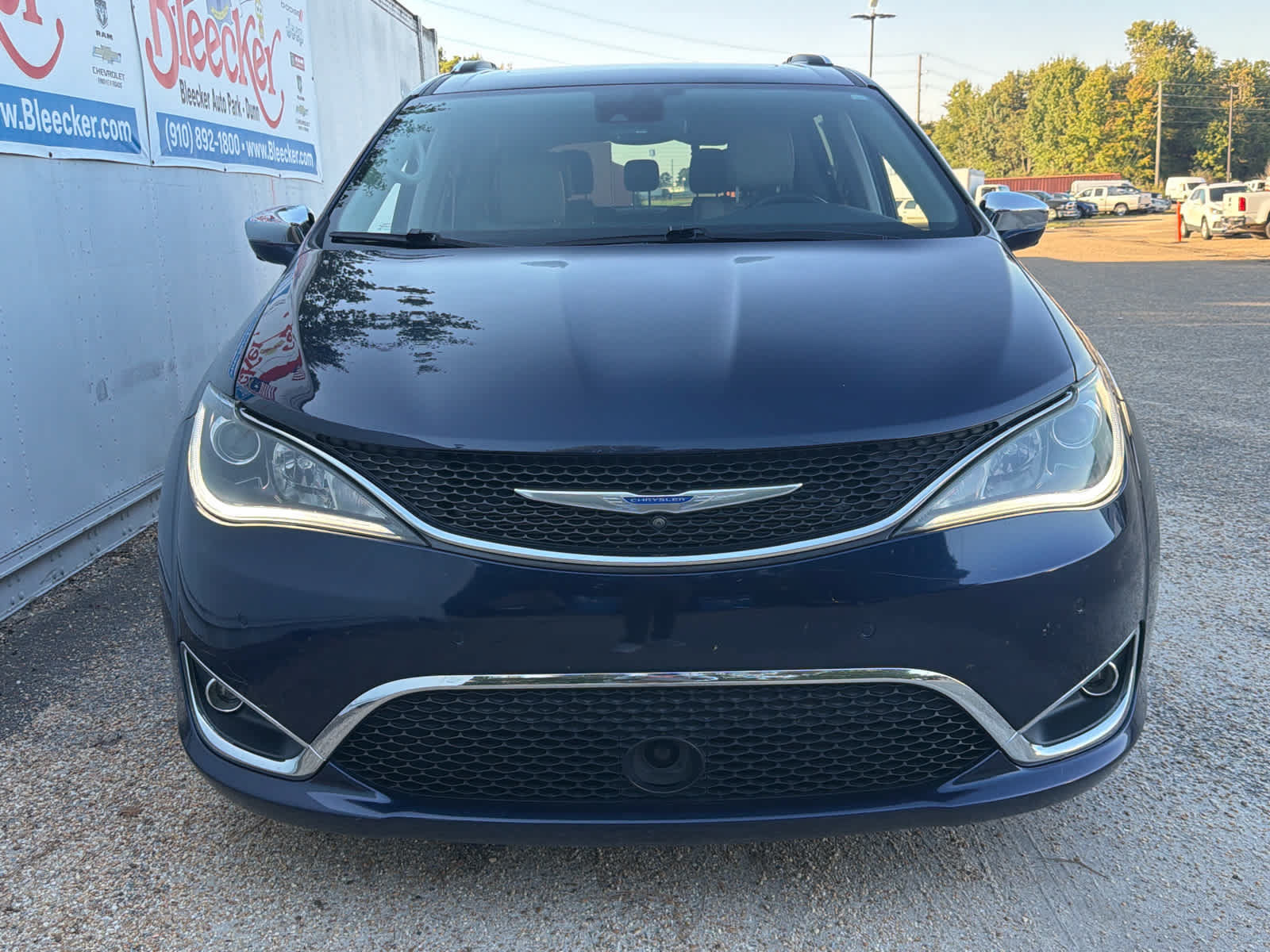 Used 2020 Chrysler Pacifica Limited w/ Advanced Safetytec Group FWD image 5