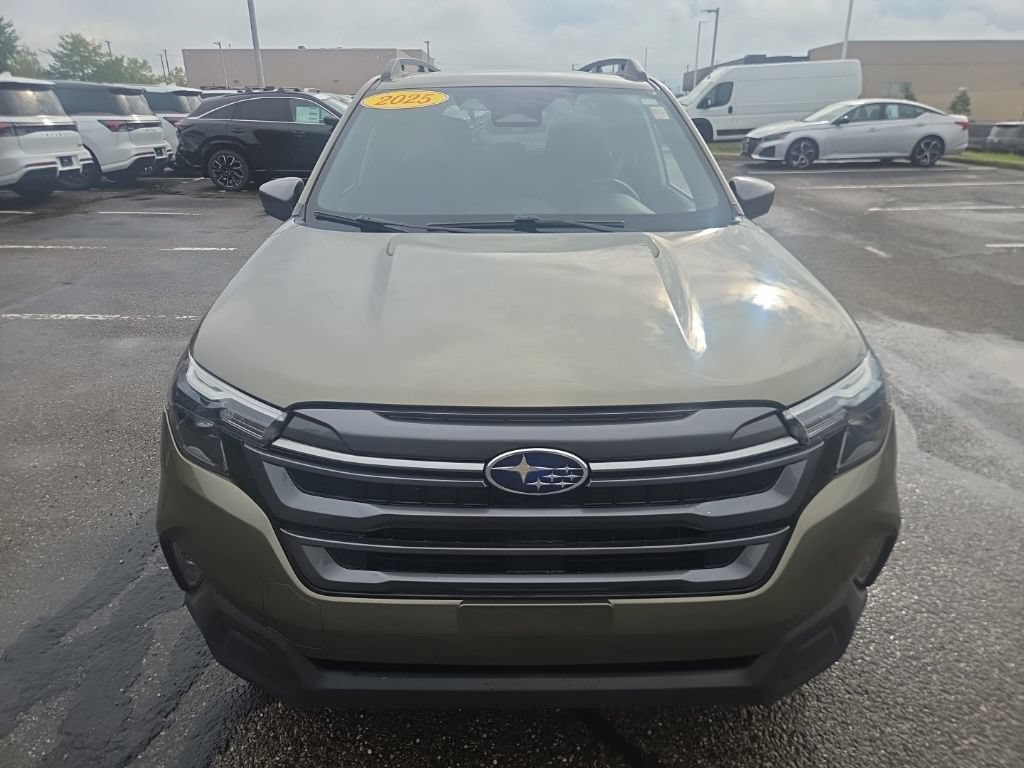 Used 2025 Subaru Forester Premium AWD/4WD image 12