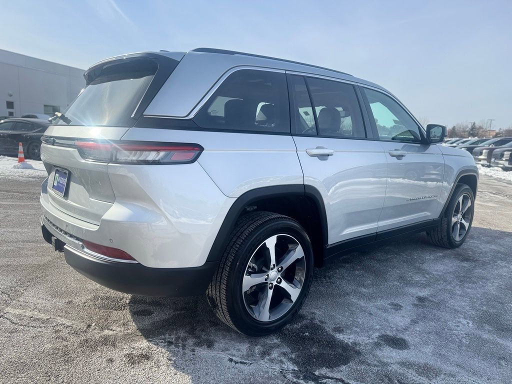 Used 2023 Jeep Grand Cherokee 4WD 4xe image 5