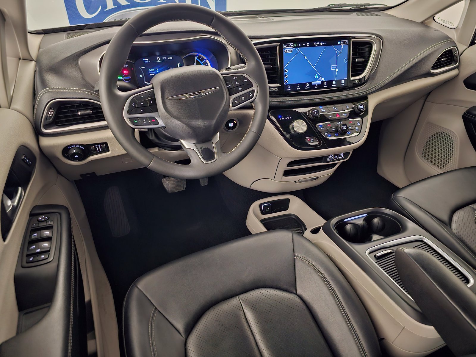 Used 2024 Chrysler Pacifica Limited FWD image 7