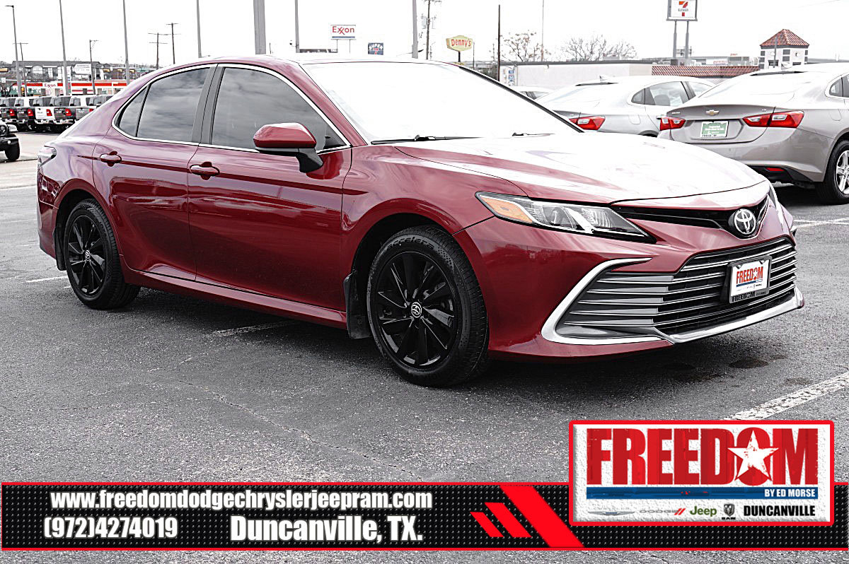 Used 2022 Toyota Camry LE image 7