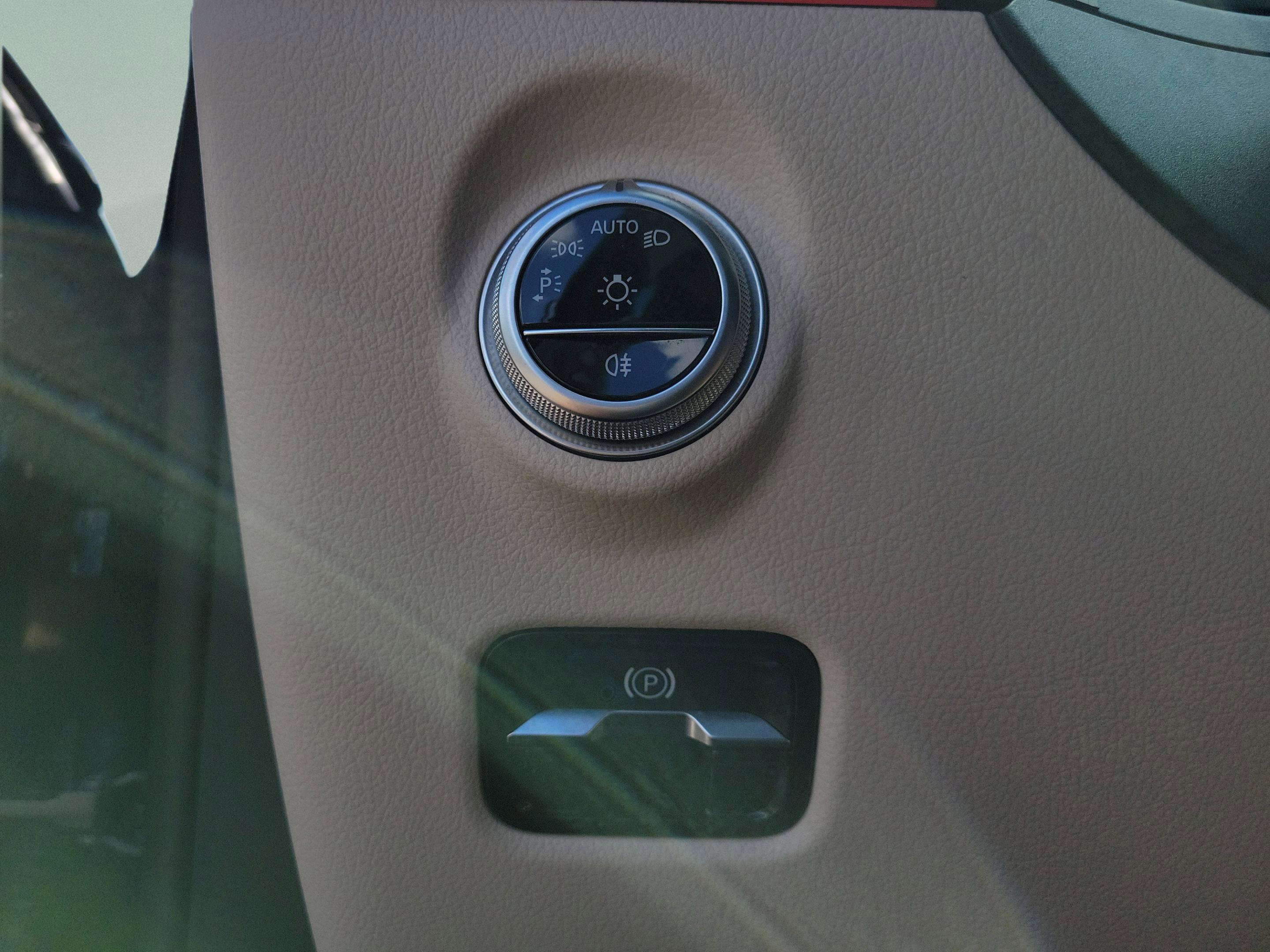 Certified 2023 Mercedes-Benz C 300 Sedan w/ Exclusive Trim Package image 18