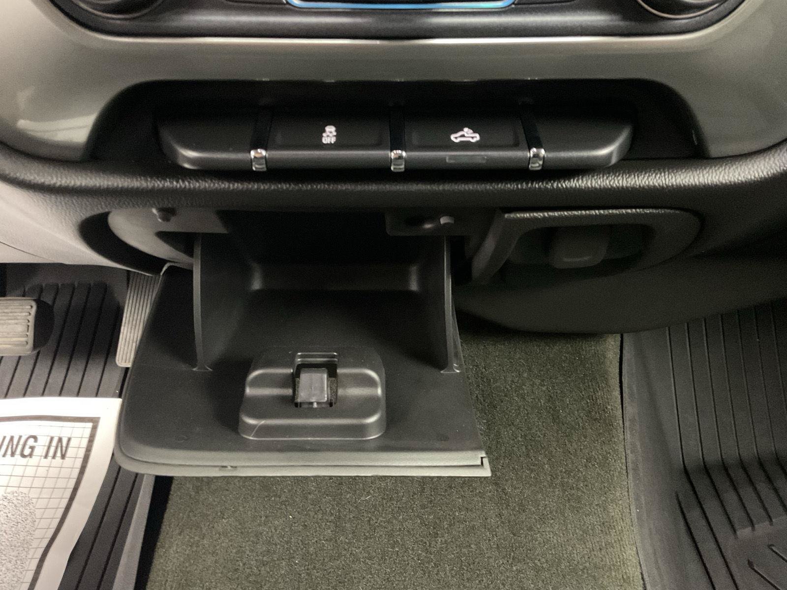 Used 2018 Chevrolet Silverado 1500 LT w/ All Star Edition AWD/4WD image 17