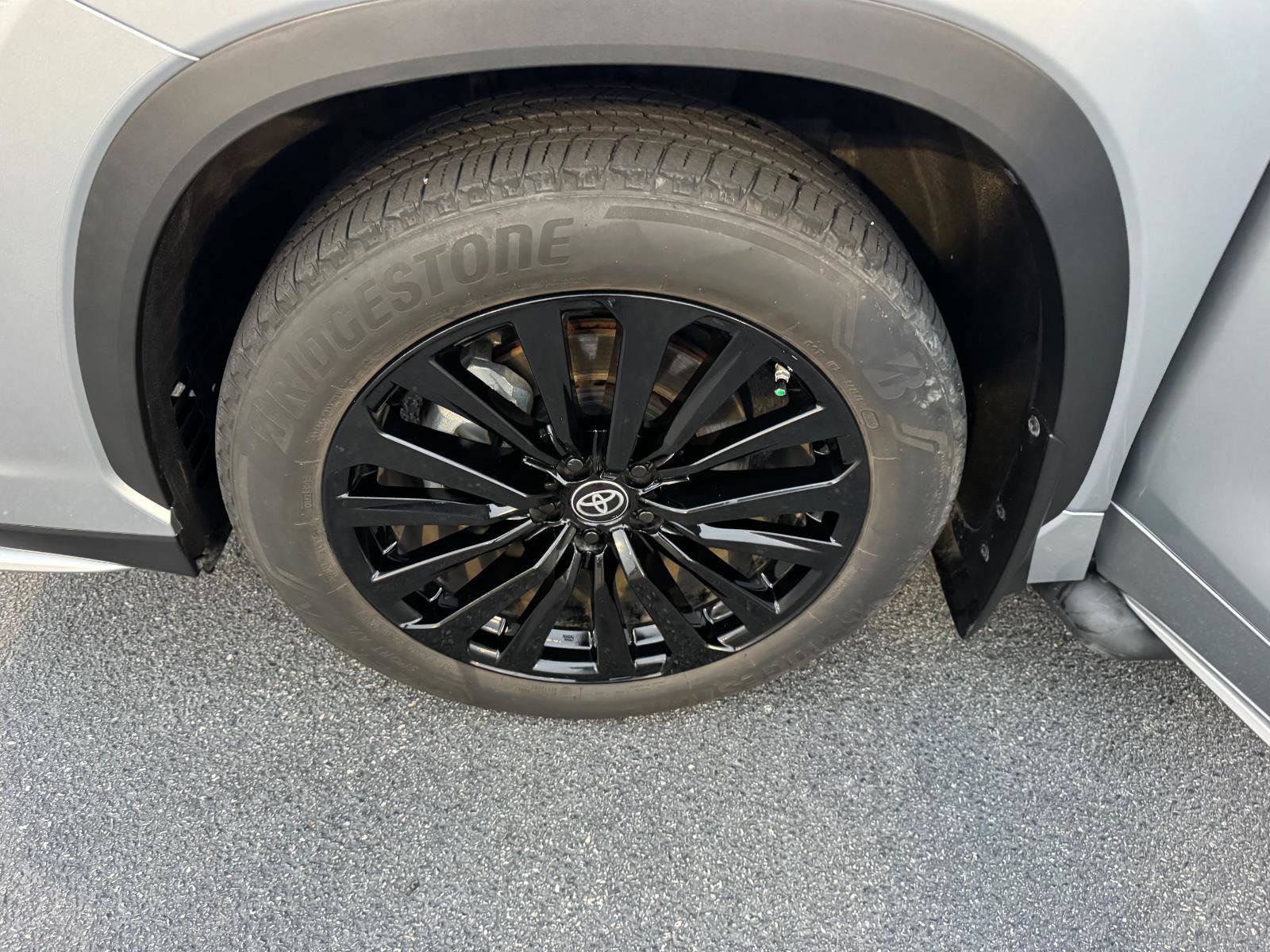 Certified 2024 Toyota Highlander XSE image 28