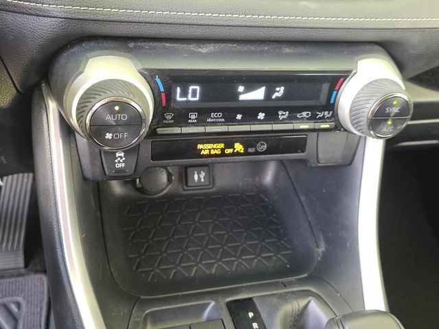 Used 2019 Toyota RAV4 XLE w/ Carpet Mat Package AWD/4WD image 20