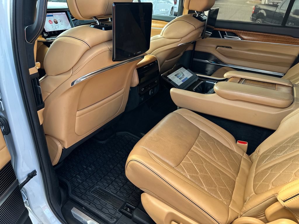 Used 2022 Jeep Grand Wagoneer Series III w/ Rear Seat Video Group 1 AWD/4WD image 33