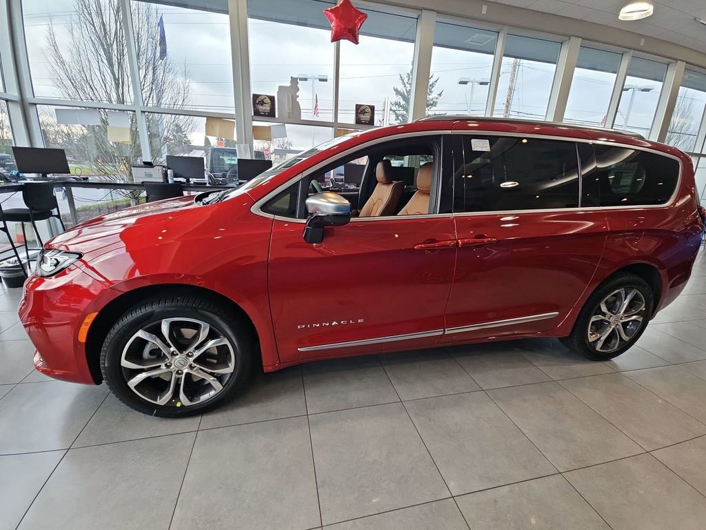 New 2026 Chrysler Pacifica Pinnacle w/ Trailer Tow Group AWD/4WD image 4