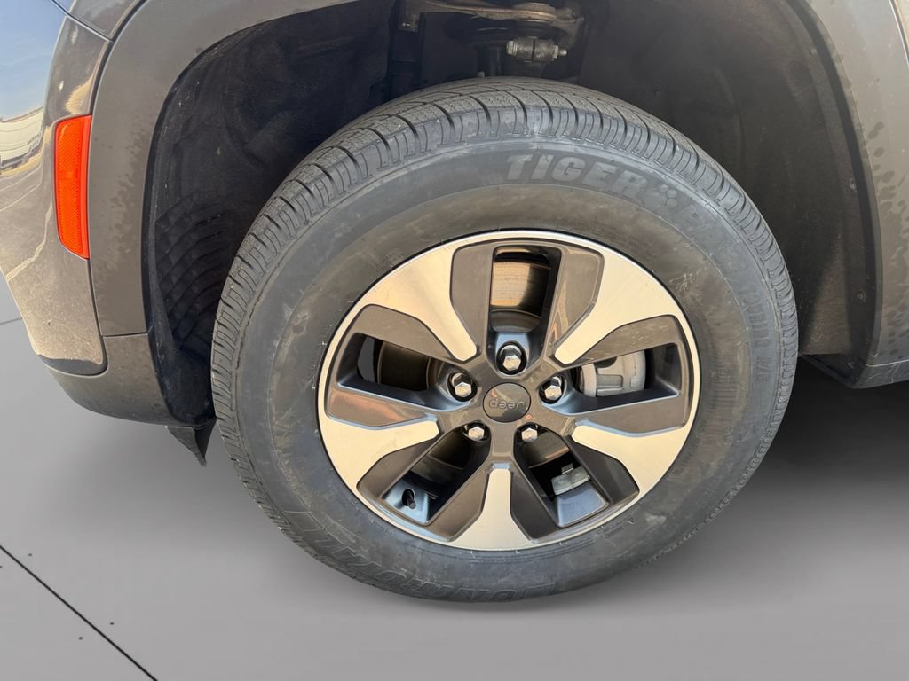 Used 2023 Jeep Grand Cherokee 4WD 4xe image 9