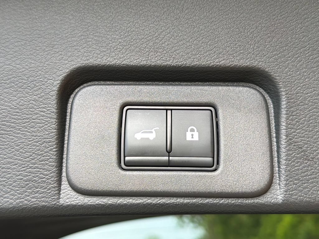 Used 2025 Nissan Rogue Platinum w/ Platinum Premium Package FWD image 35